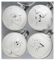 Χριστουγεννιάτικες Γυάλινες Λευκές Μπάλες με Ασημί Ανάγλυφα Σχέδια, Σετ 4 τεμ - 8cm