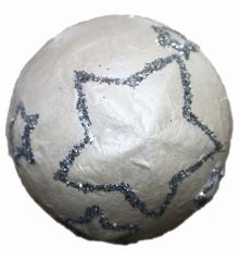 Χριστουγεννιάτικη Λευκή Μπάλα, με Ασημί Αστέρια (4cm)