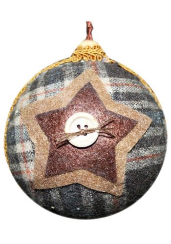 Χριστουγεννιάτικη Πλαστική Πλεκτή Καφέ Μπάλα με Καρό Σχέδιο και Υφασμάτινο Αστεράκι με Κουμπί, 8cm